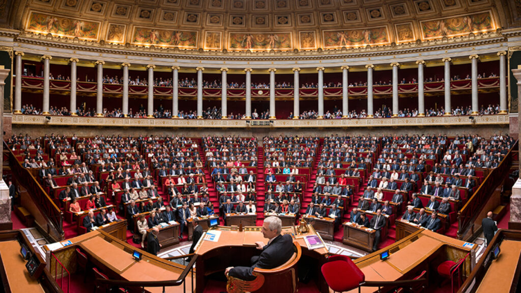 Le Graal reçu à l’Assemblée Nationale